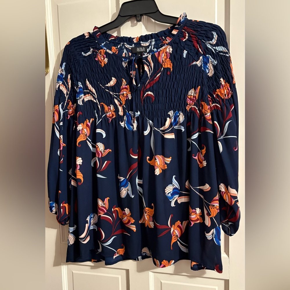 A.n.a Women’s Floral Navy Top Sz XL